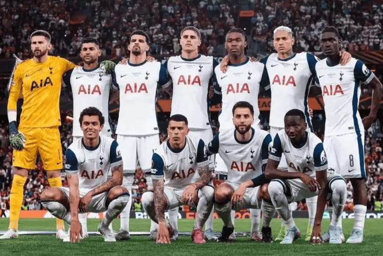 世体：多特、热刺和马竞等多支球队关注德卡特，拜仁愿出报价