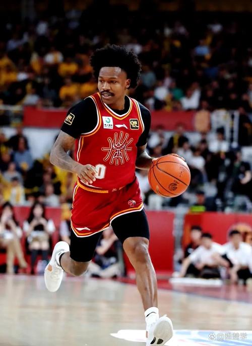 古德温：今天是季后赛强度我们打出团队篮球要延续势头保持健康