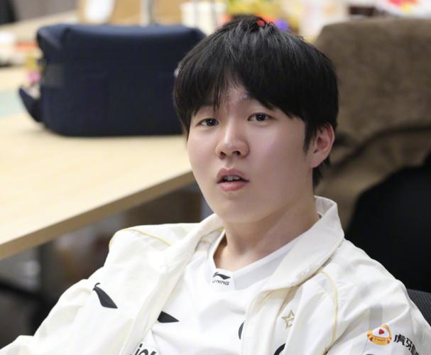 你这脑回路Rookie粉丝:Rookie不打是在保教练iG管理层愤而爆料他分手