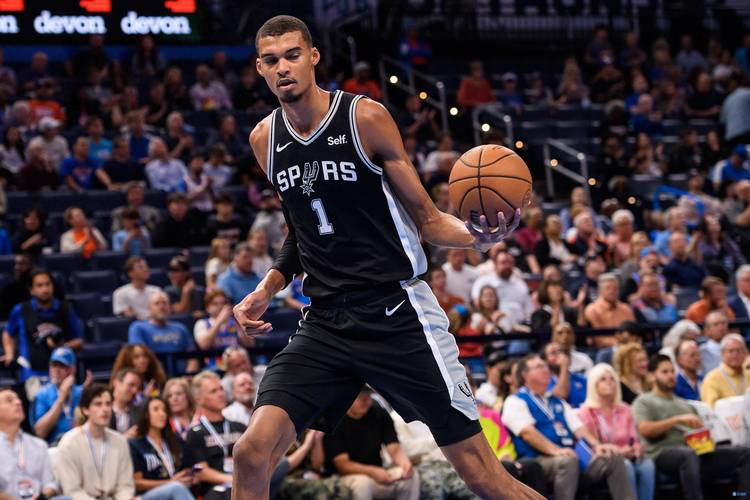 文班亚马：全队进步最大之处是学会如何发挥彼此优势