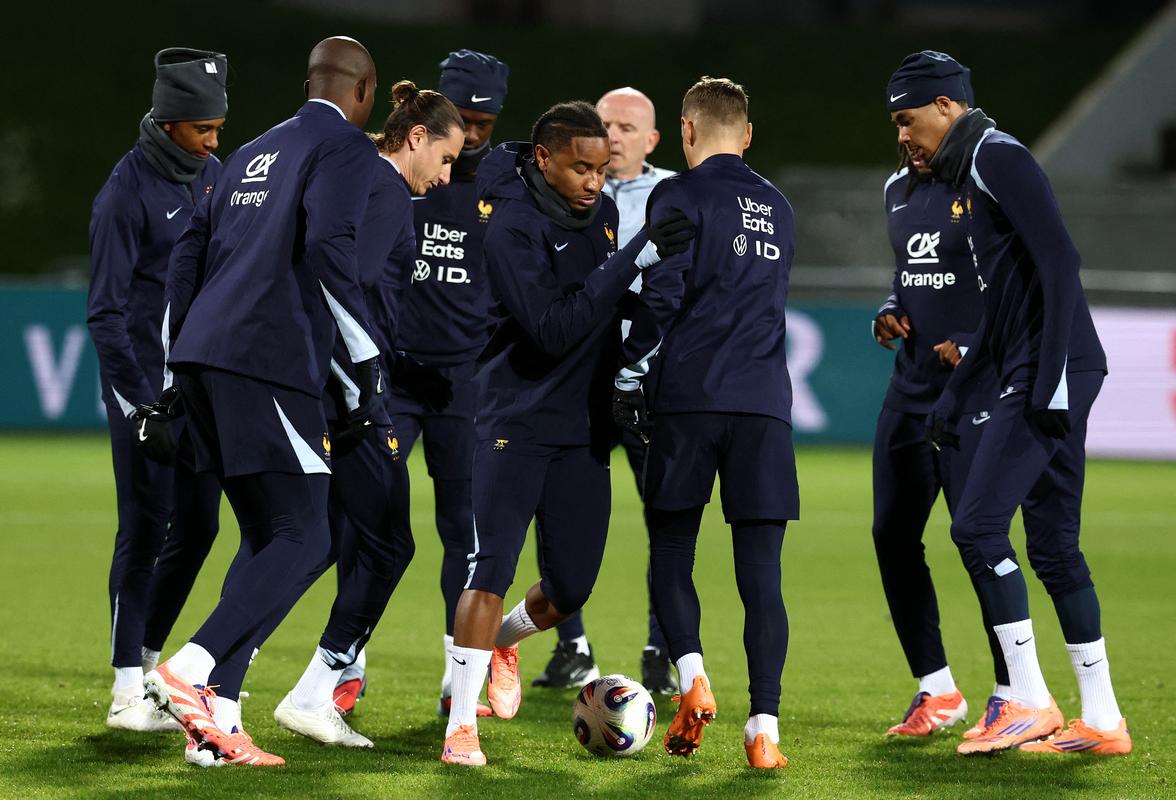 法国近11场比赛每场均至少打进两球，仅次于2000年3月至8月的12场