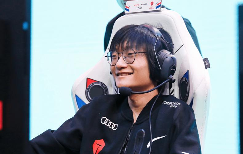 wayward：Tian哥还在适应，闹麻了输一把就不如奶油佳琪