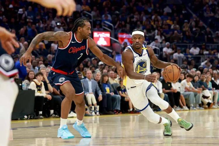 痴心不改！名记：勇士今夏仍将追求詹姆斯，他们还惦记过伦纳德！