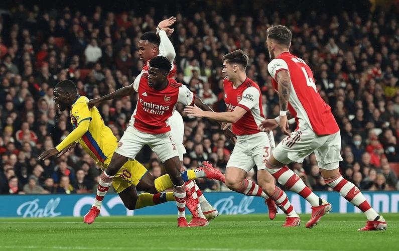 曼晚：曼联队内伤情反复，卡里克或起用年轻中卫组合迎战利兹联