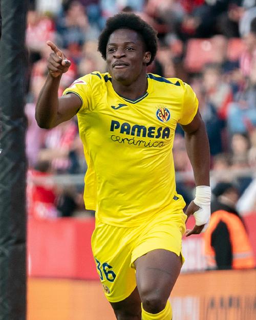 解说员：国足确实顶不住埃塔艾永，西甲前锋还是有含金量