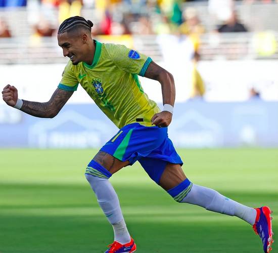 巴媒：拉菲尼亚在巴西接受治疗，巴萨委派理疗师陪同