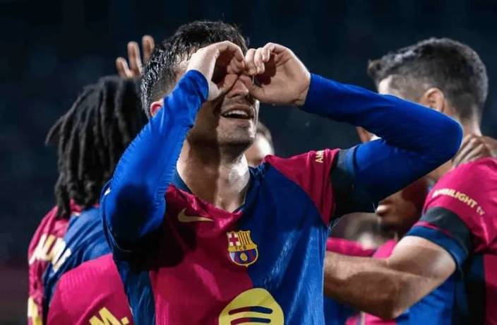 每体：巴萨想续约佩德罗，他是巴萨青训球风最像佩德里的新星