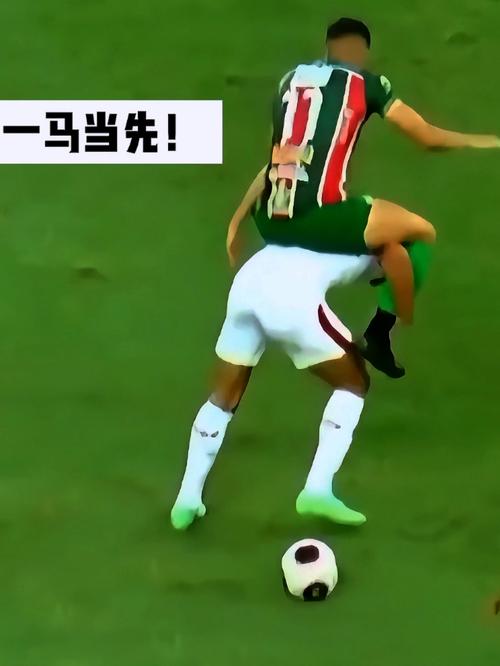 足球击中横梁重重弹出！霍伊伦点球大战首个出场就失点！