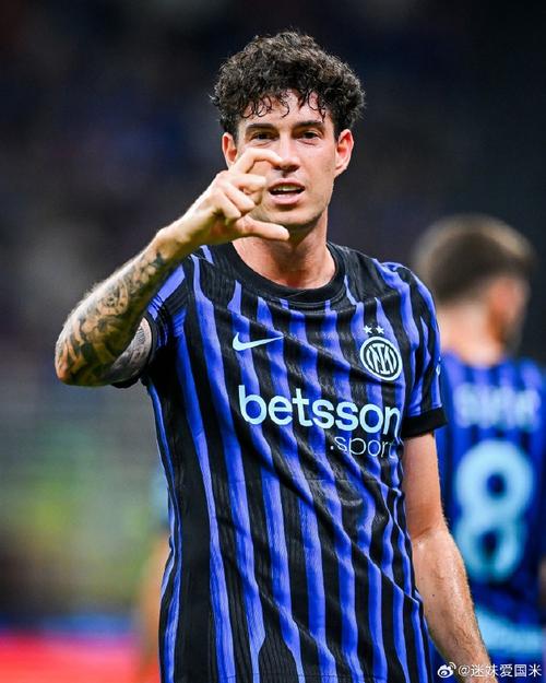 自2016年基耶利尼以来，巴斯托尼是首位在世预赛染红的意大利球员