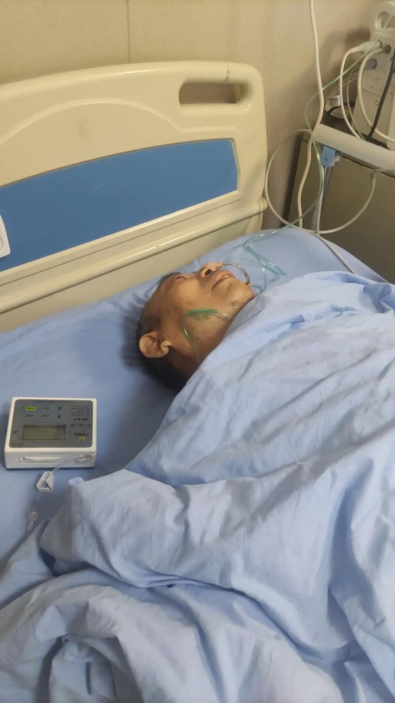 早日康复！韦尔斯已成功接受手术晒出躺病床照片报平安