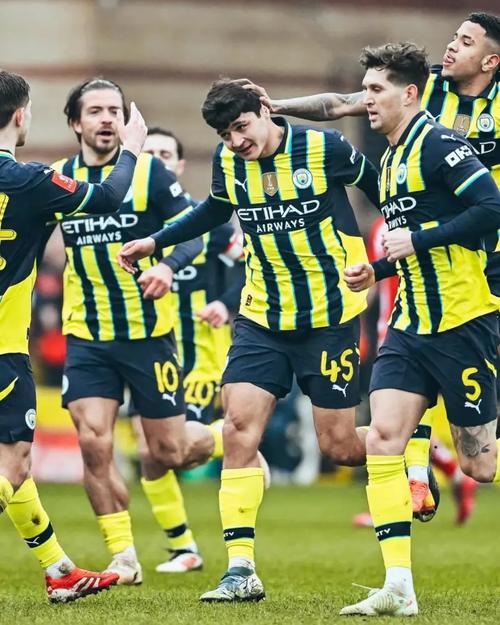 TA:乌兹别克小贩不懂"钱"的英文,但一提英超他立刻会意胡桑诺夫