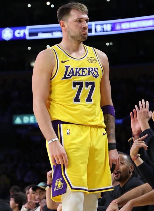 东契奇谈最后扣篮:差点用头碰到筐了说实话我觉得我真碰到了