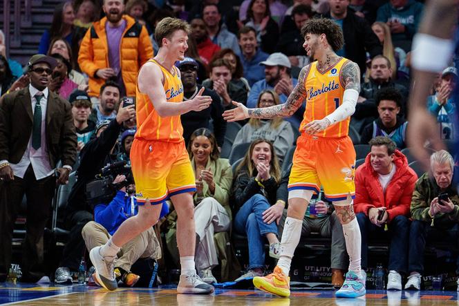 NBA彩经：马刺大胜勇士火箭击退雄鹿爵士不敌掘金绿军灭热火