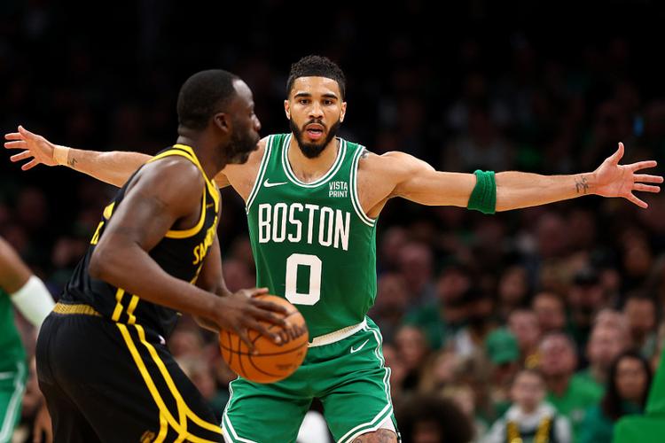 塔图姆25+18+11！布朗轰43分，绿军横扫热火，创队史近56年纪录