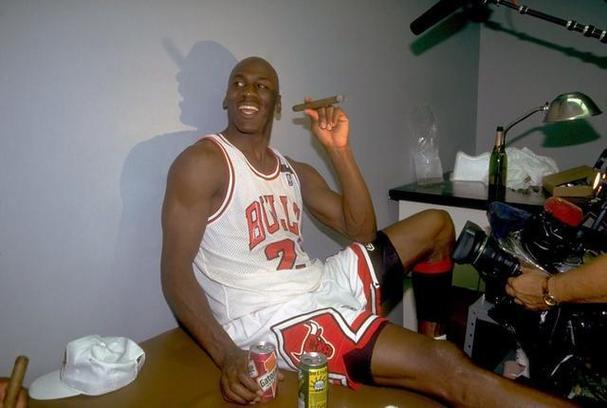 乔丹:黄灯对我意味着加速凭我这张嘴我都不知多久没吃过罚单了