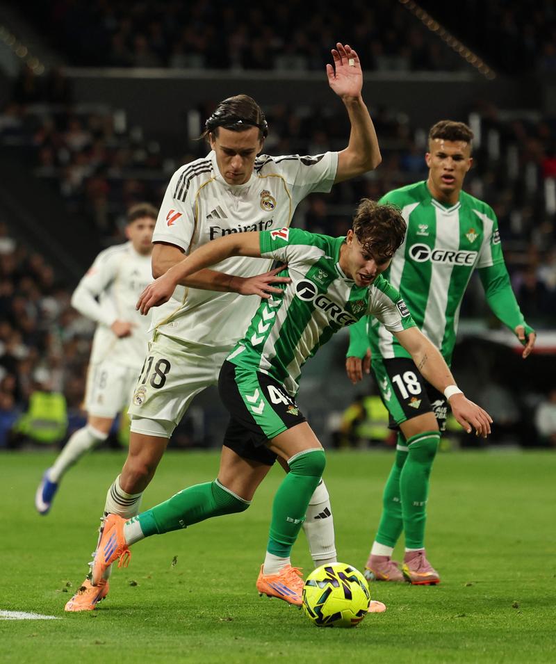 阿斯：施洛特贝克续约将含解约条款，皇马有望在世界杯后激活