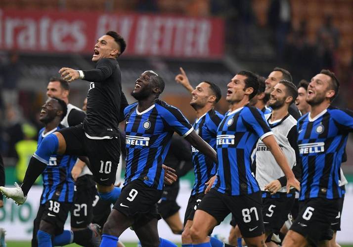 米体：国米高层集体现身训练场，安抚失意国脚力保联赛争冠