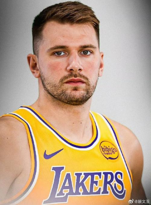 重大伏笔东契奇此前因16次技犯禁赛一场目前差一场才能评奖